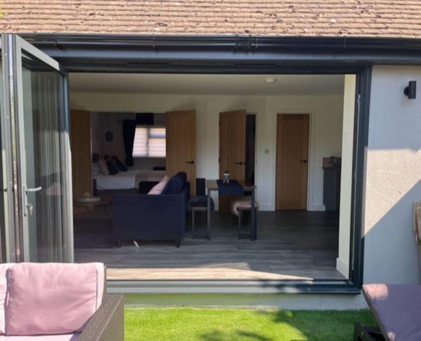 The Hideaway With Own Private Sunny Garden *