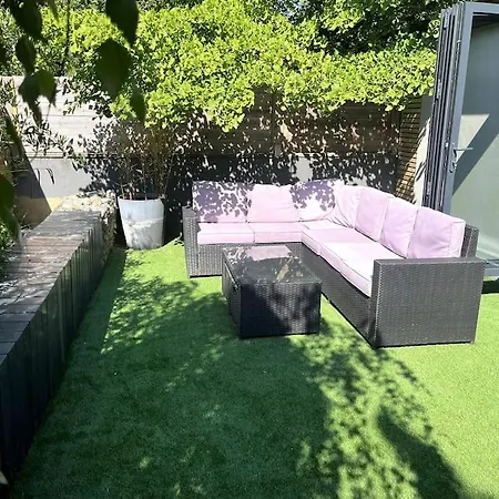 The Hideaway With Own Private Sunny Garden Apartment Bournemouth Exterior photo